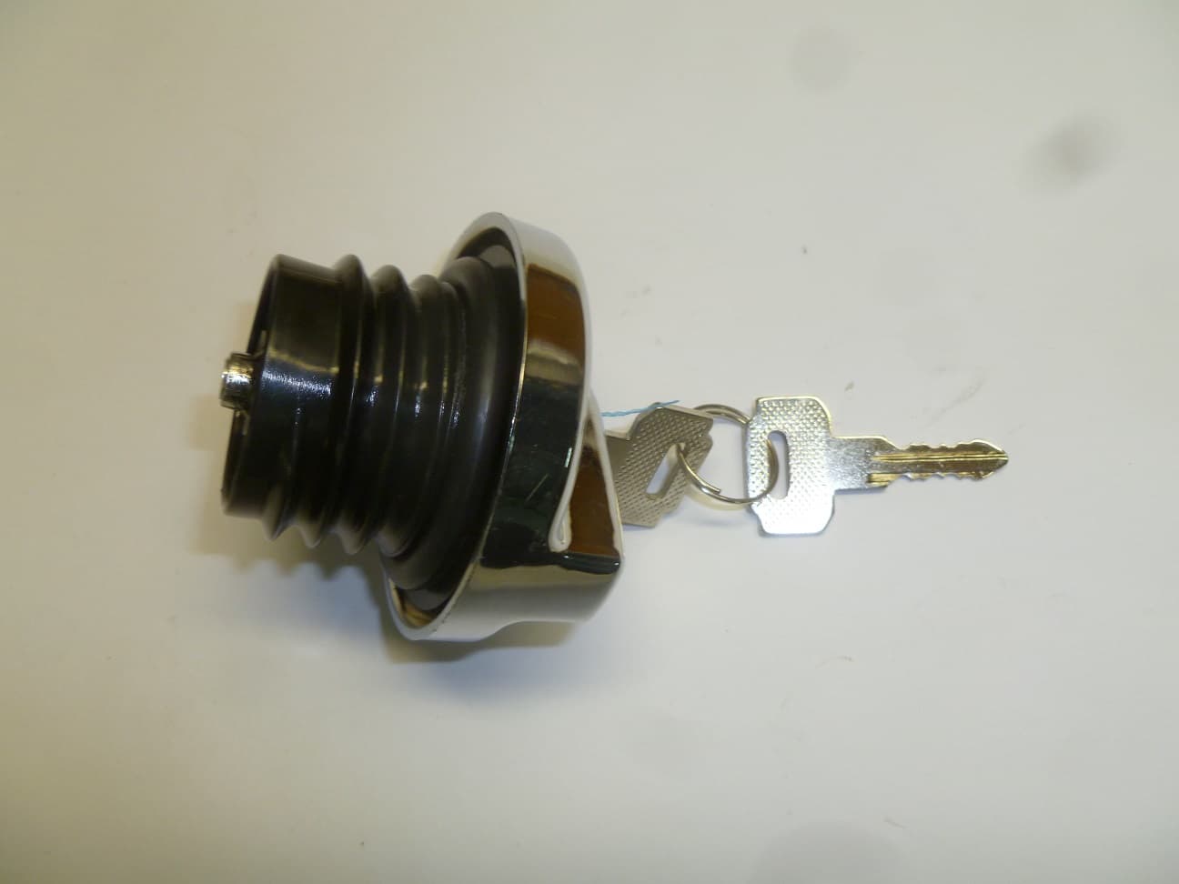 Крышка бака топливного Ricardo N4105ZDS (с ключами) /Cap fuel filler
