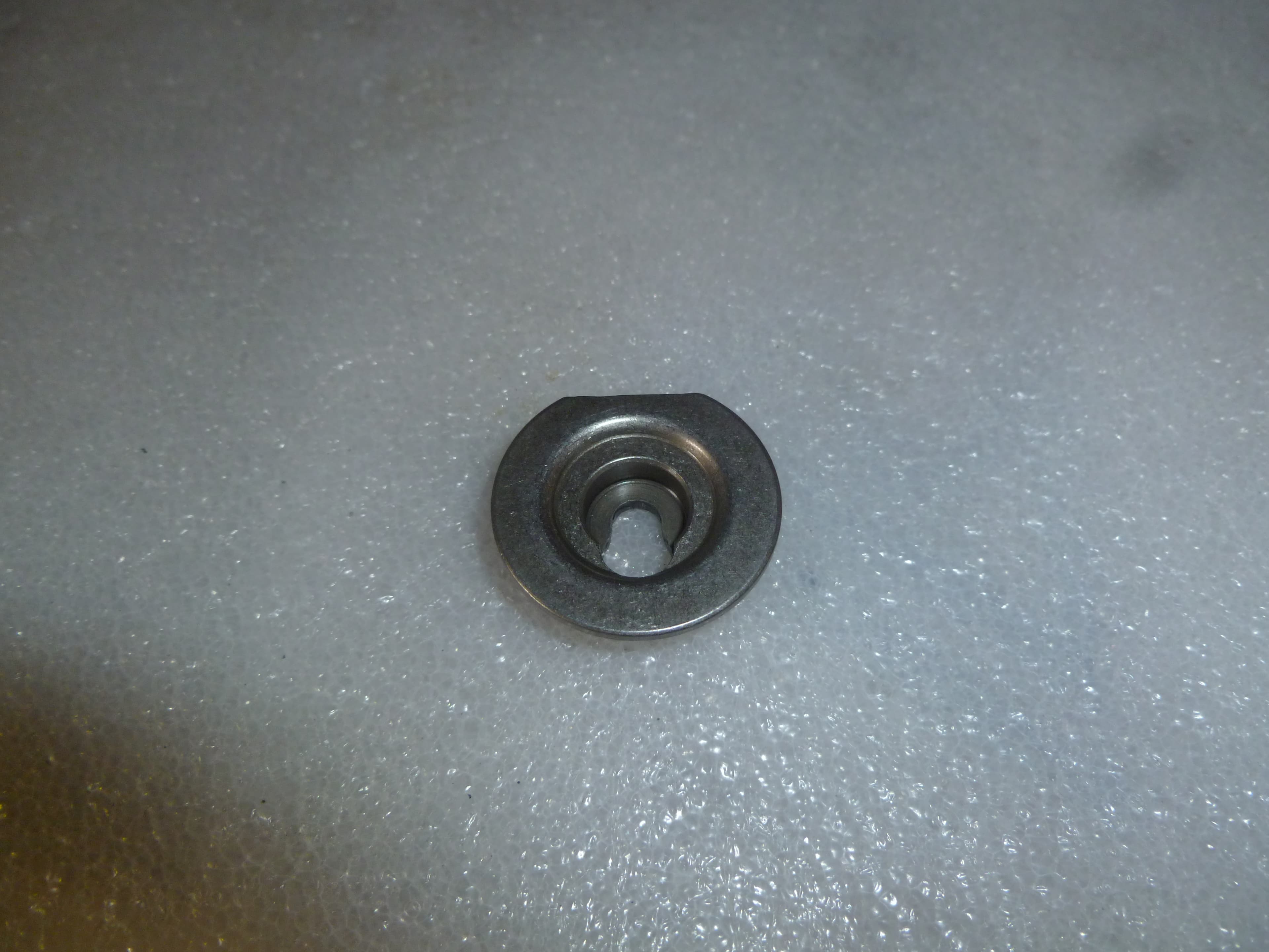 Тарелка верхняя пружины выпускного клапана SGG 7500(..),SC192FB Sc / Retainer, exhaust valve spring (14446-E88F-0000)