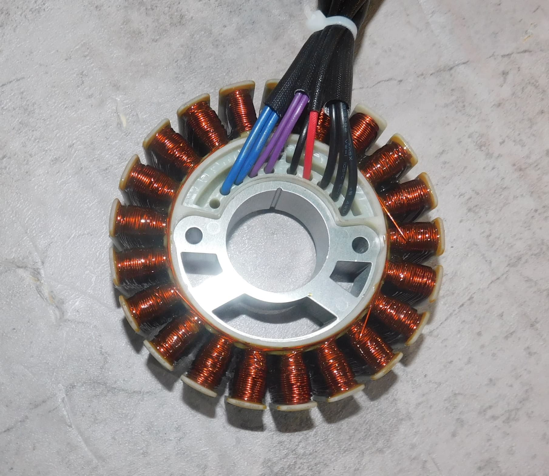 Статор альтернатора инверторный 230V SGG 2400Si,KM152F / Inverter motor stator 230V (02.09.30120-200011-00)