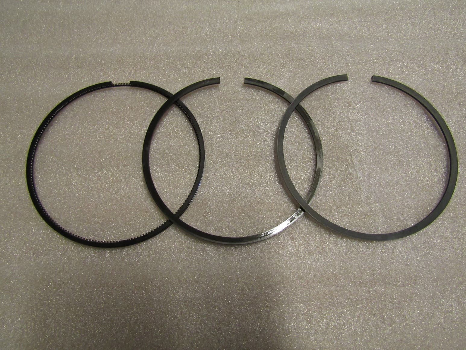 Кольца поршневые (D=127 мм ,к-т на 1 поршень-3 шт,) Baudouin 6M21 /Piston Ring Set (612700020005/61