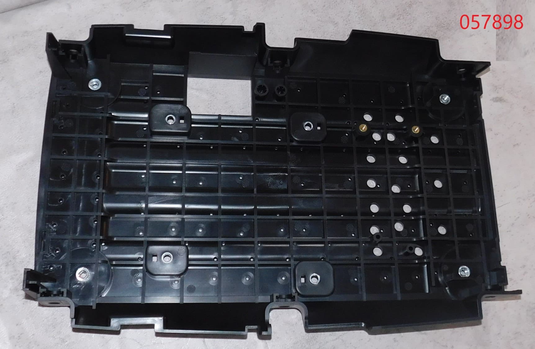 Панель кожуха пластиковая нижняя (дно) SGG 3000Si(ESi),KM165F Km / Casing panel plastic lower (bottom) (04.14.35700-350001-H1)