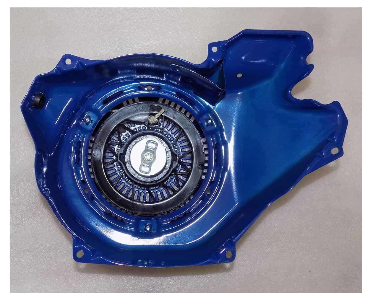 Стартер ручной в сборе с кожухом маховика SGG 10000Ei,SV460 до 08.2024 Sc / Recoil starter assy (20010-00168-03)