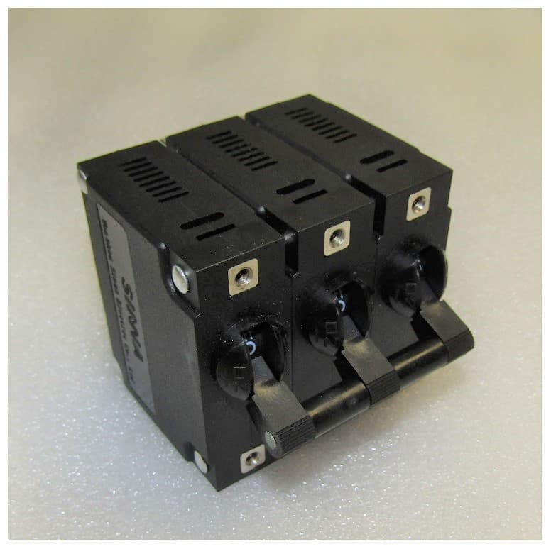 Выключатель автоматический (тройной) 11A SGG 7000E3NA / AC circuit breaker 3-phase