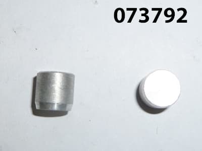 Заглушка крышки задней двигателя KM186F (D=8х8) /Rear cover plug