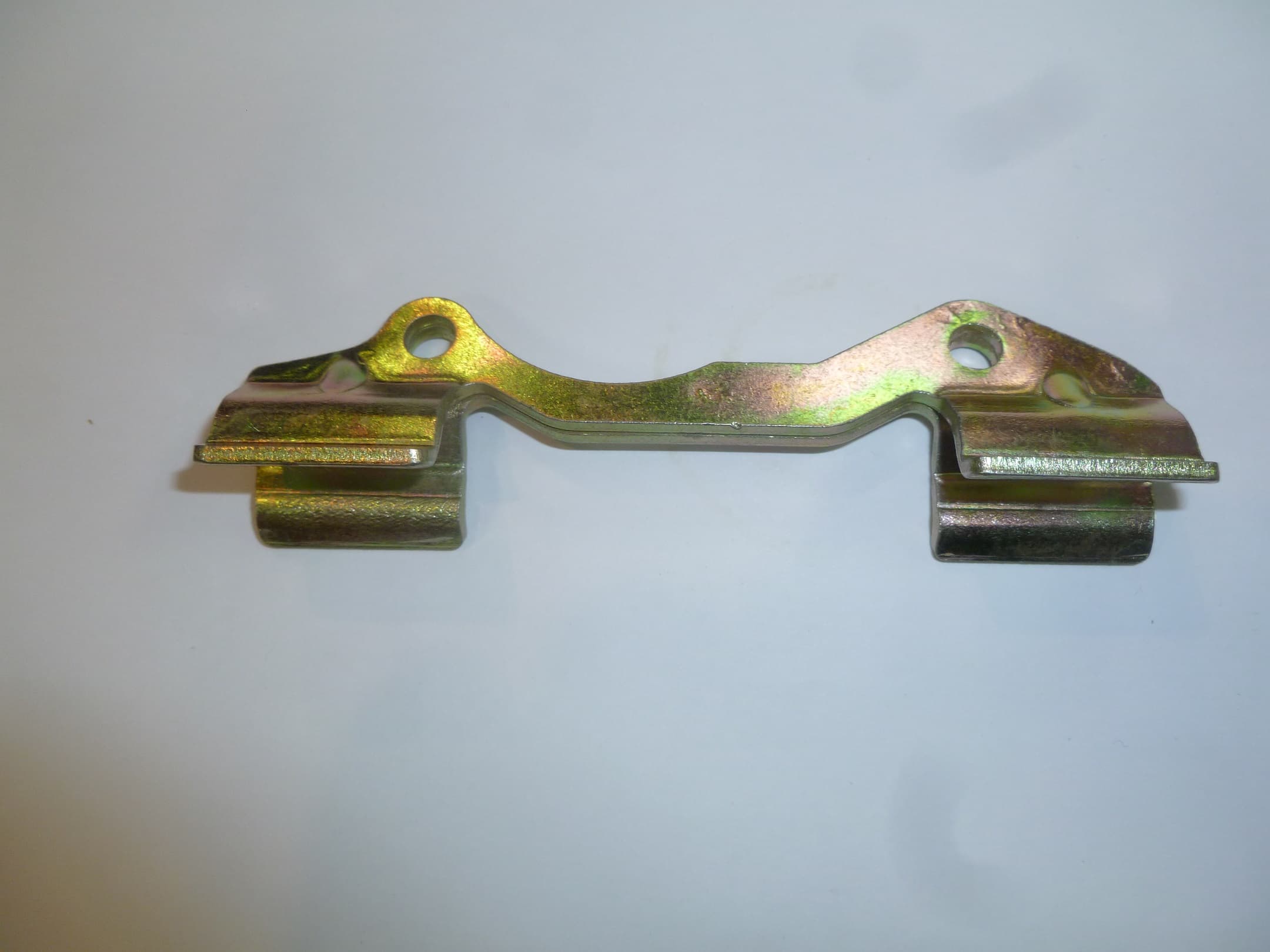 Кронштейн нижний топливного бака KM178 / Fuel tank lower support (KM168F-10600)