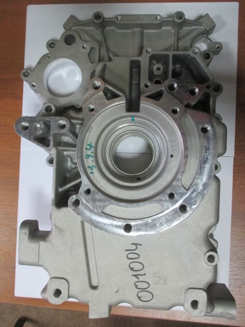 Крышка блока цилиндров KM2V80 / Side cover (KM2V80-01002)