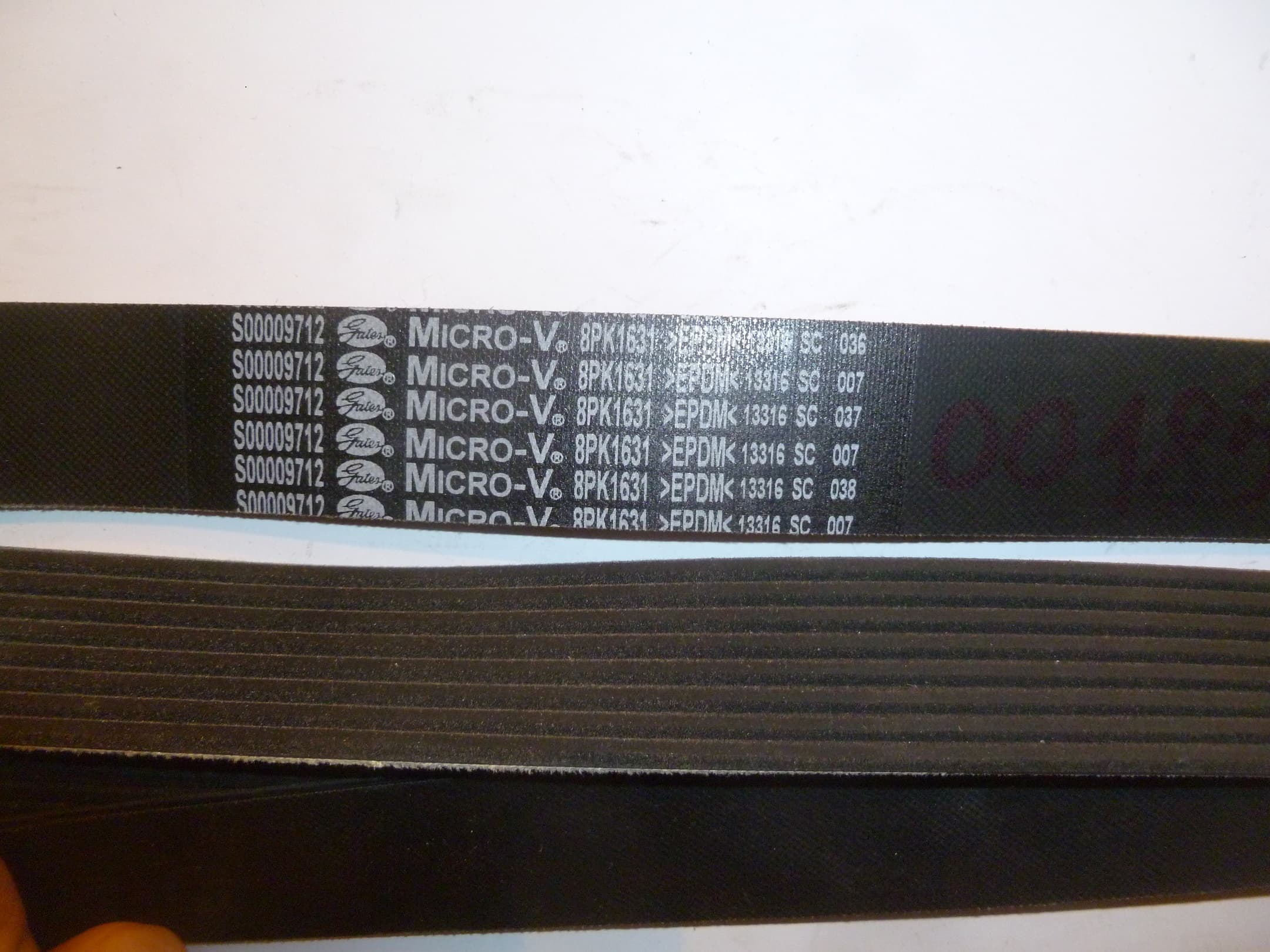 Ремень приводной вентилятора,генератора SDEC SC4H180D2; TDS 120 4LTE/V-Belt (S00009712+02,8РК1631)