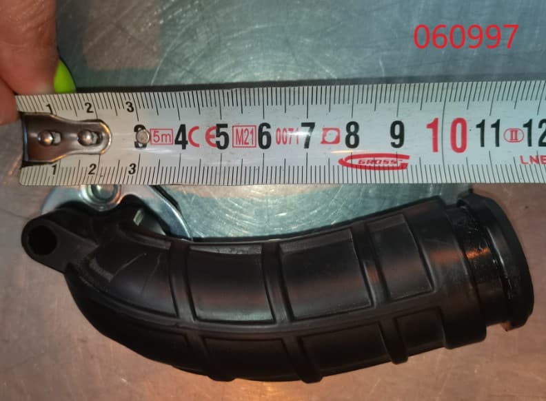 Патрубок воздушного фильтра (с прокладкой) SGG 1800Si-2400Si KM /Air filter intake pipe + gasket (03.08.17109-14801-00)