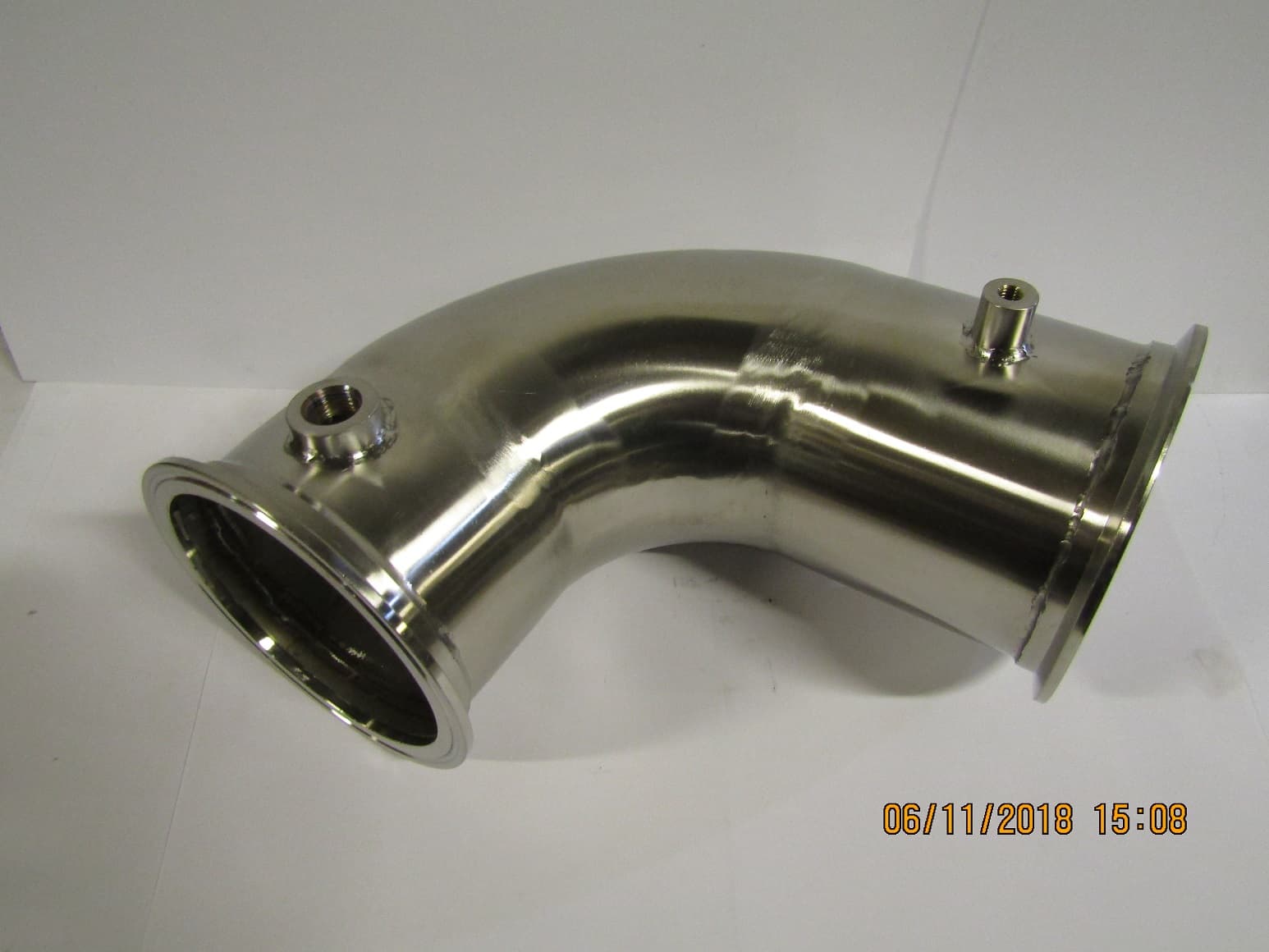 Патрубок радиатора металлический 6M33/Intercool Pipe Assembly (1000081469)