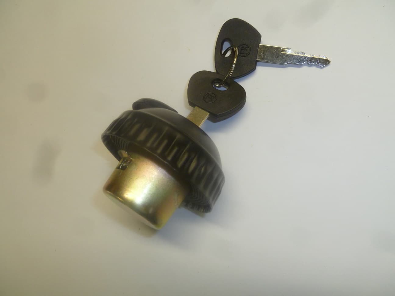 Крышка заливной горловины бака топливного Ricardo N4105DS; TDK-N 38 4L/Fuel tank filler cap