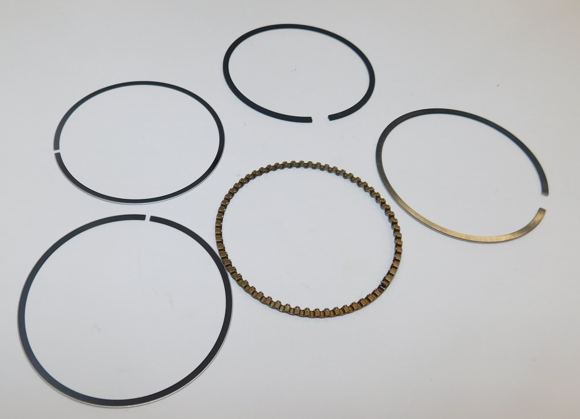 Кольца поршневые SGG 2400Si, KM152F (к-т из 5 шт.) / Piston rings, kit (03.03.13200-15201-00)