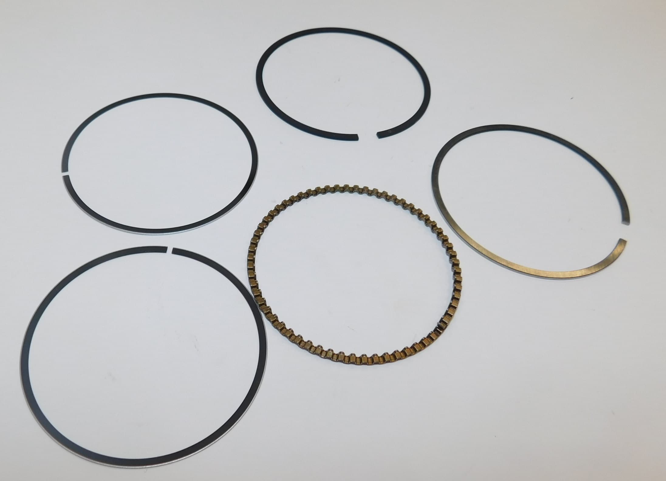 Кольца поршневые SGG 2400Si, KM152F (к-т из 5 шт.) / Piston rings, kit (03.03.13200-15201-00)