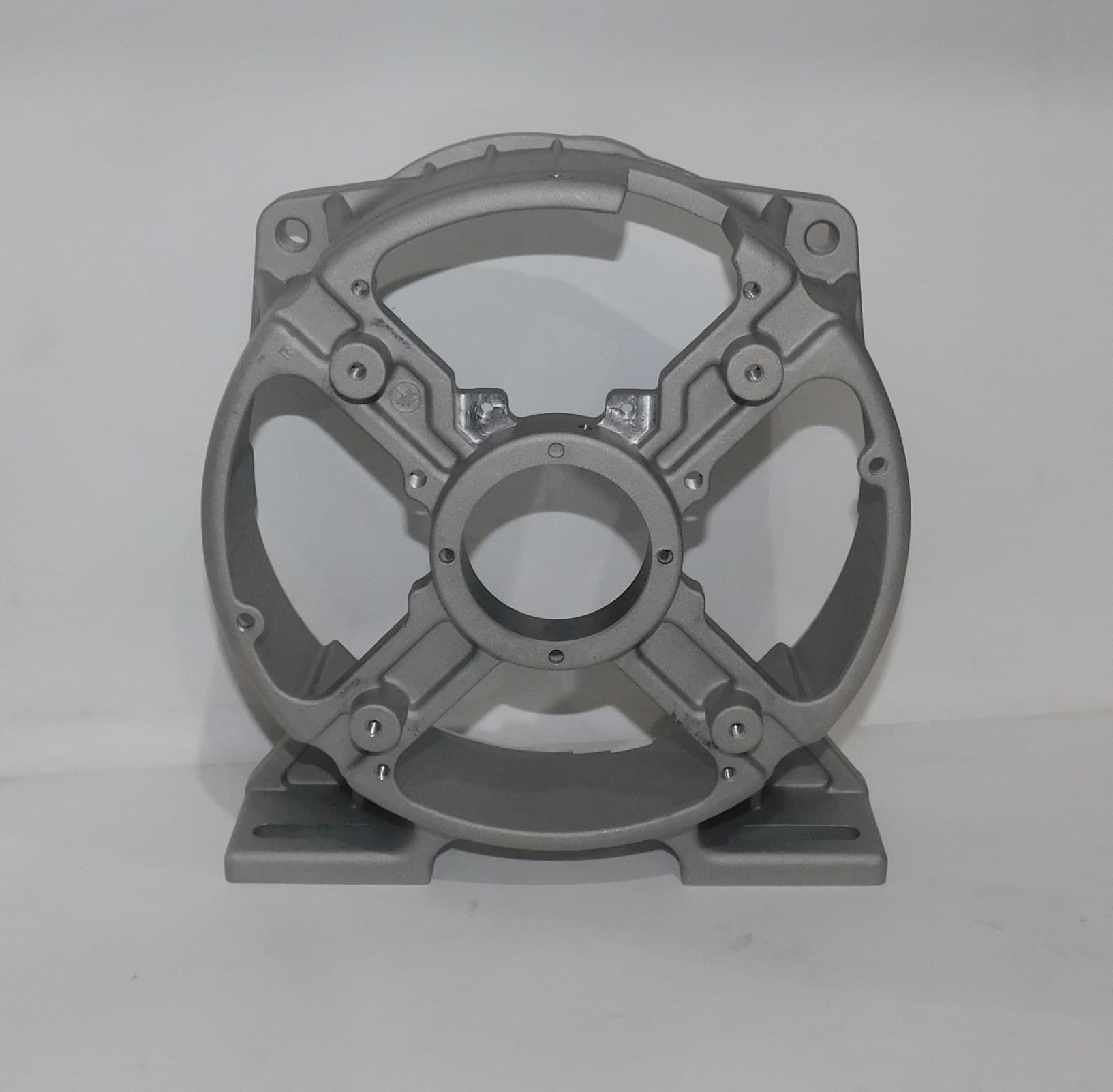 Крышка альтернатора опорная (под подшипник,лапы) SGG 12000(.L.)-18000(.L.),LC2V80FD,LC2V90FD Lc / Alternator bracket (660010013-0001)