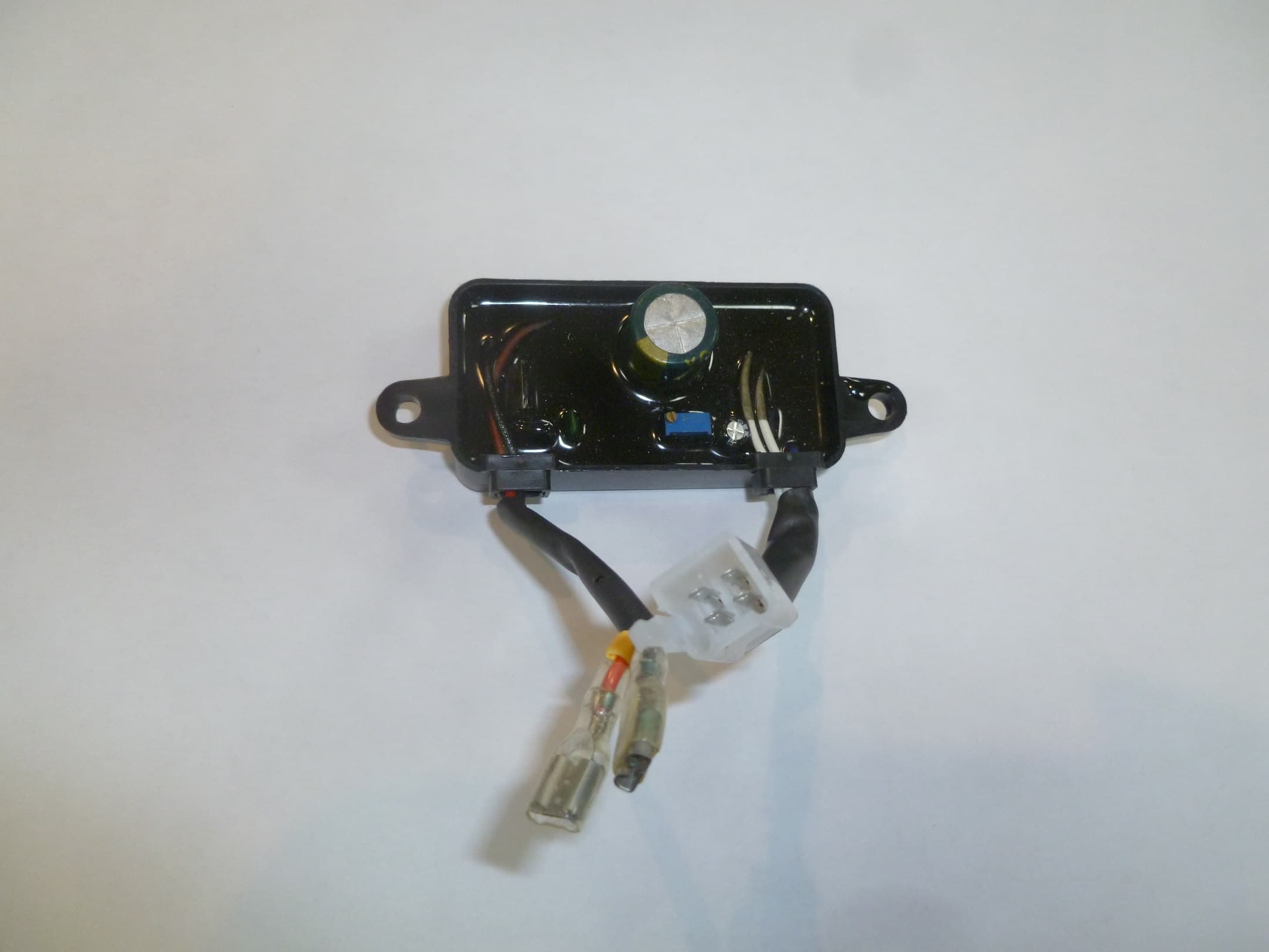 Регулятор напряжения SGG 2600L,E (прямоугольный) (220 v,6 конт.) /AVR, Single-phase,168-28