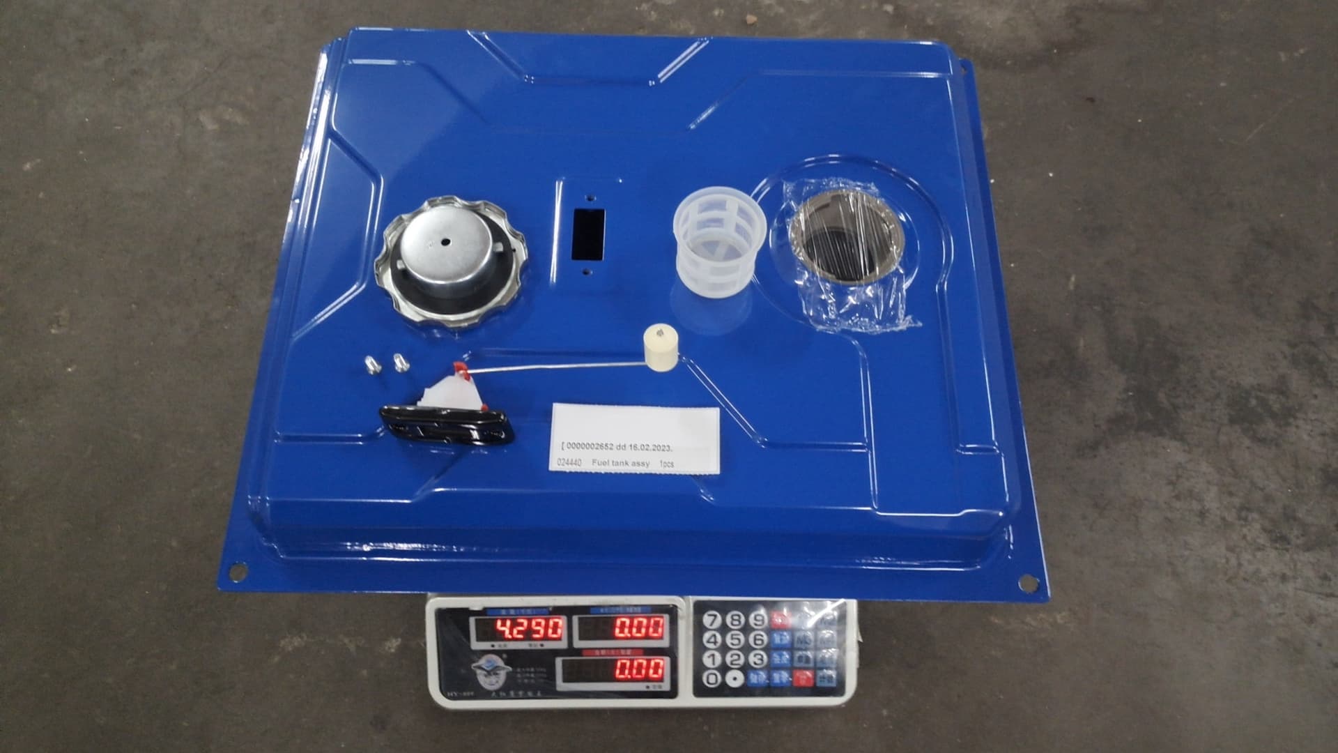 Бак топливный в сборе SGG 7000(..),KP460E (25 л) / Fuel tank assy (Tank+fuel sensor+Fuel filler+Fuel filler cap)