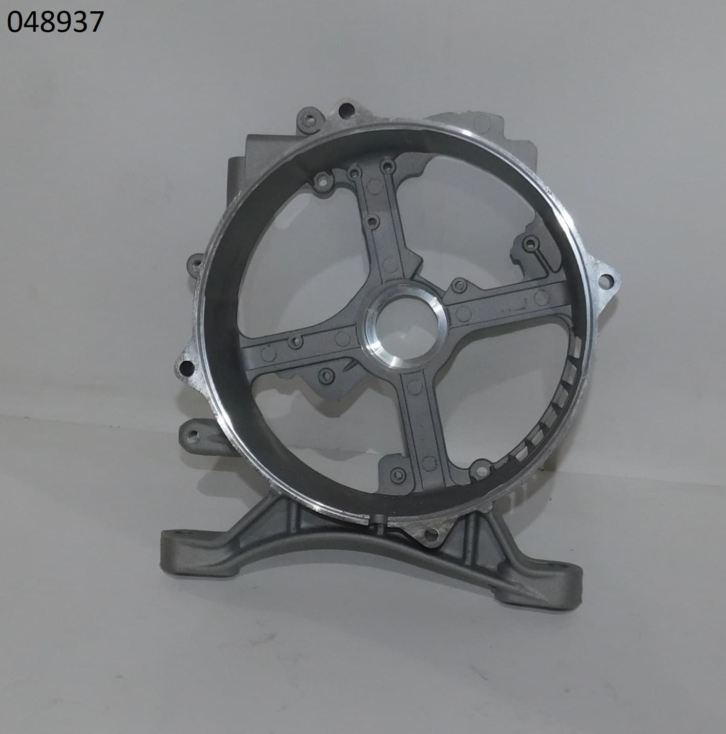 Крышка альтернатора опорная (под подшипник,лапы) SGG 9000(.L.),LC192FD Lc / Alternator bracket (660010002-0001)