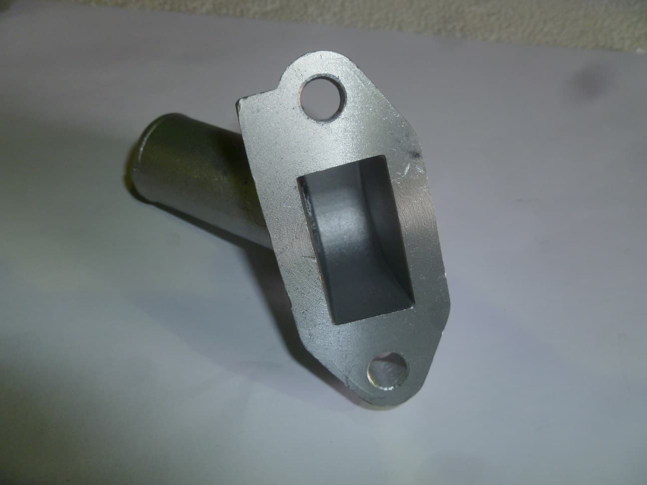 Штуцер входной насоса водяного KM376AG / Intake Pipe Base (KM376AG- 1307005)